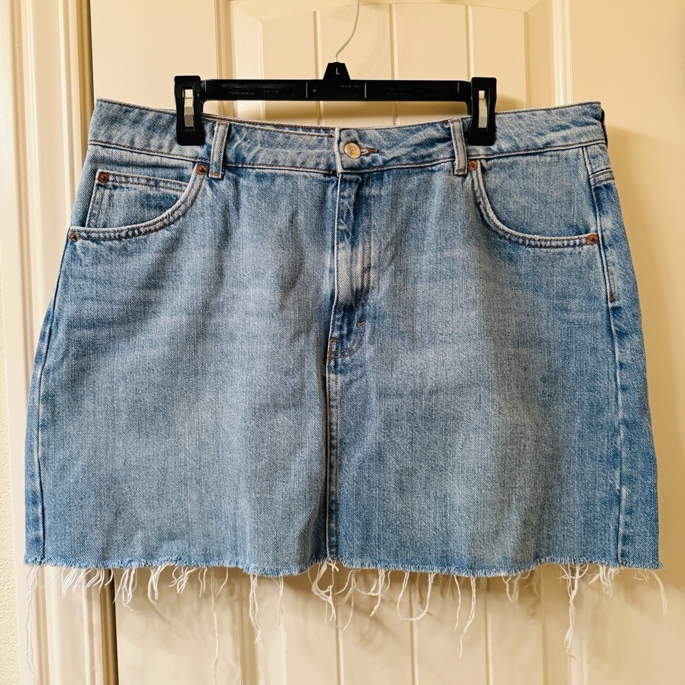Topshop Moto Denim Mini Skirt 14 EUR 46 UK 18 Light Wash Distressed Raw Hem Y2K